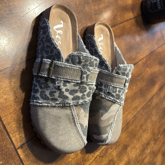 New camo leopard combo slip on shoes~ - Picture 4 of 7